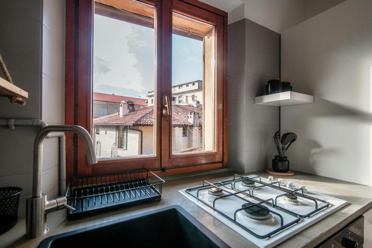 Apartment Piazza Roma By Quokka 360 - Historic Flat In The Centre Of Como Buitenkant foto