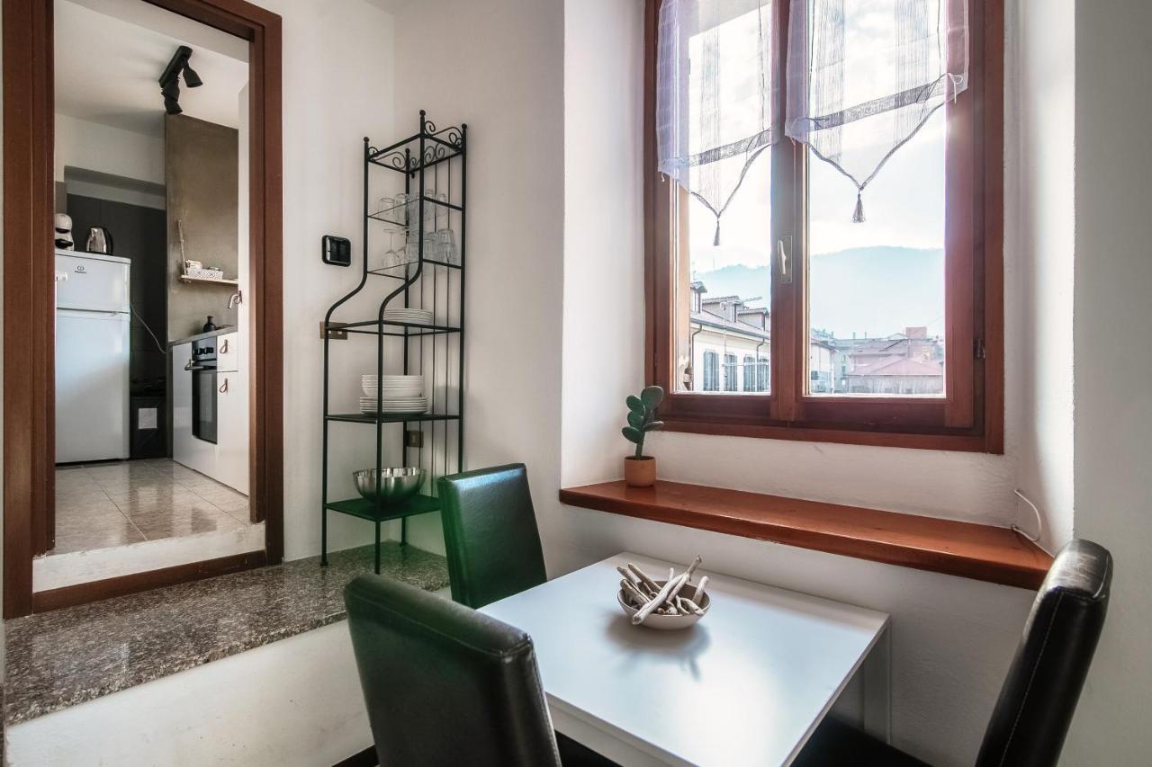 Apartment Piazza Roma By Quokka 360 - Historic Flat In The Centre Of Como Buitenkant foto